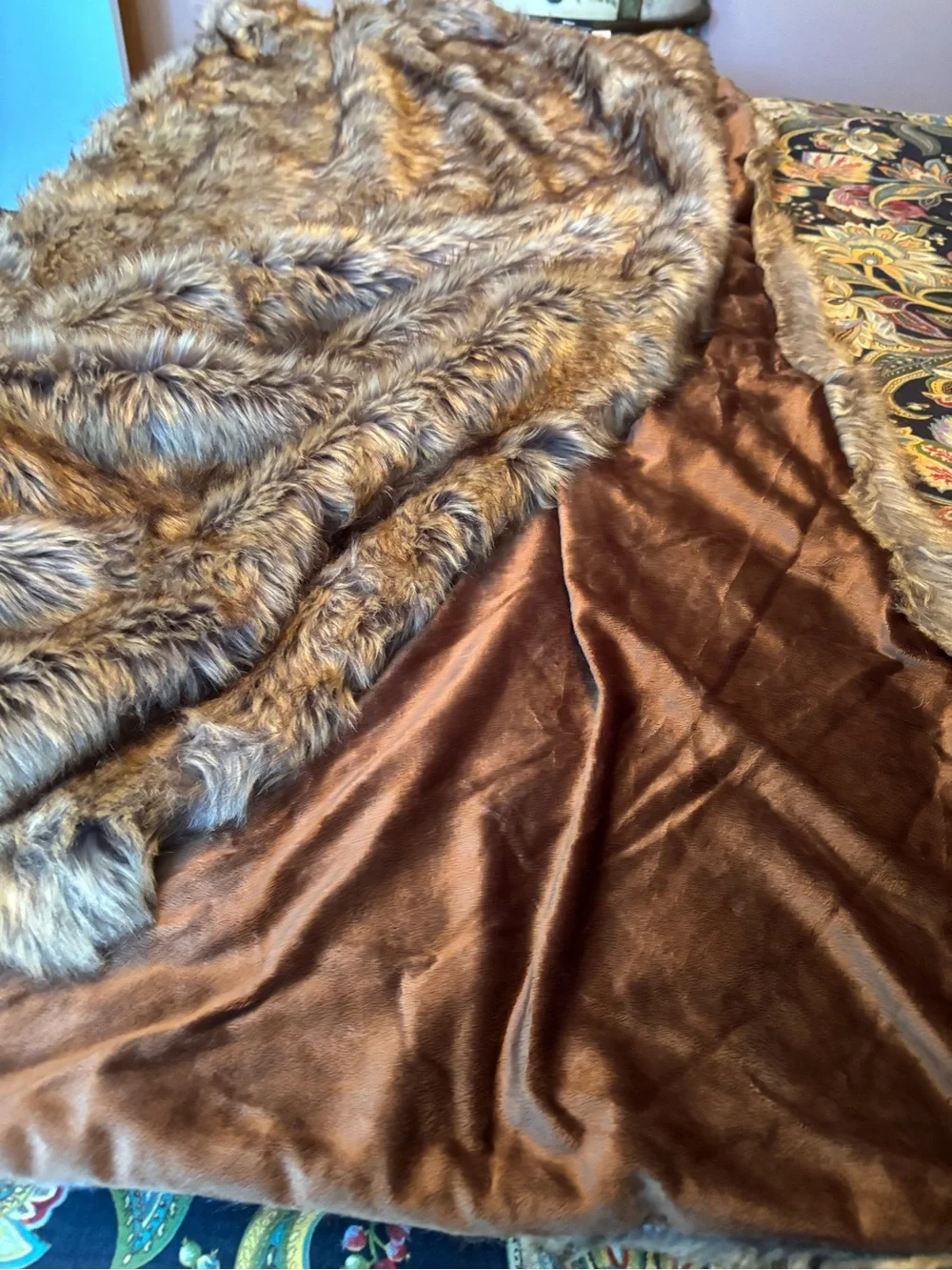 Fabulous Luxury Faux Mink Fur w Velvet Lining Throw Blanket 60” x 55”